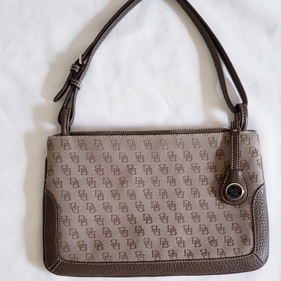 Dooney Bourke monogram flat baguette bag brown - Picture 1 of 7